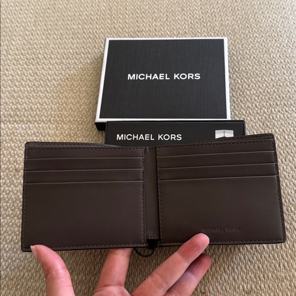 Michael Kors Greyson Logo Slim Billfold Wallet - Picture 2 of 2